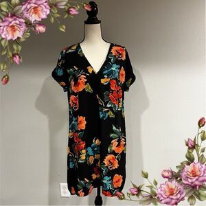 A New Day V-neck Short Sleeve Black Floral Shift Dress